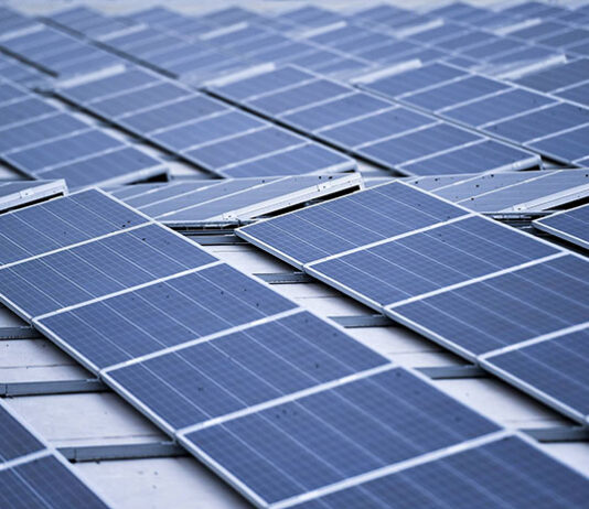 Czy warto inwestować w systemy solarne na dachu własnego domu