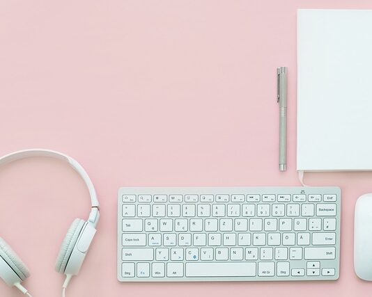 Czym się różnią słuchawki studyjne od zwykłych?