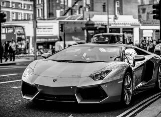 Ile kosztuje nowy Aventador?